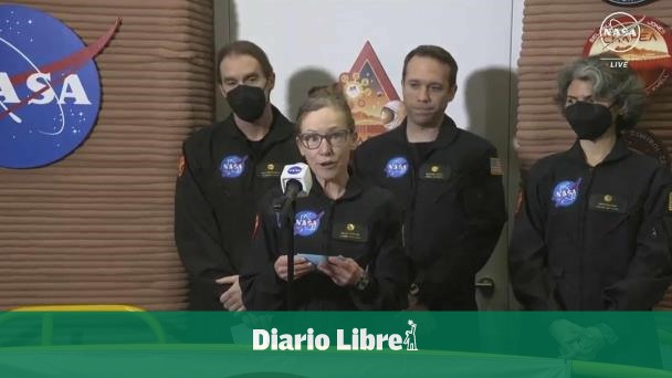 Tripulación de la NASA sale tras pasar un año en una simulación de Mar