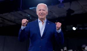 Biden bromea sobre su edad y dice que el mundo mira a EE.UU. para que guíe sus esperanzas