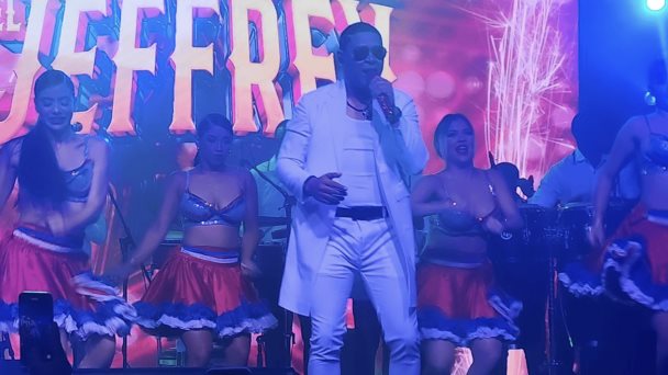 La íntima celebración de los 25 años en la música de El Jeffrey