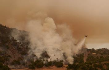 Un calor sofocante afecta a millones de personas en EE.UU., bate récords y aviva incendios
