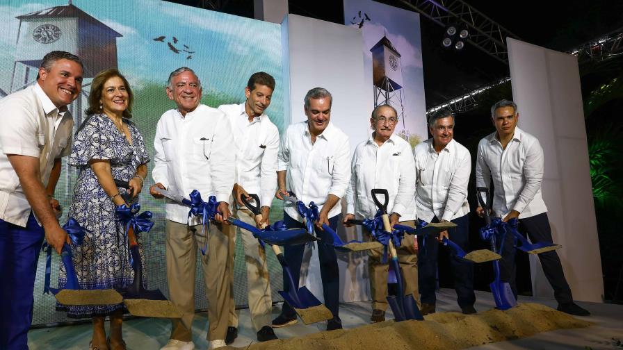 El presidente Abinader inaugura muelle auxiliar e inicia construcción de terminal para combustibles