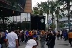 Evacúan de emergencia la plaza Downtown Center por un escape de gas Evacúan de emergencia la plaza Downtown Center por un escape de gas