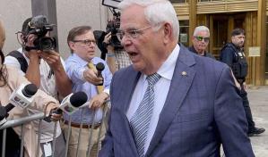 Un fiscal le dice al jurado en el juicio por soborno que Bob Menéndez puso su poder a la venta