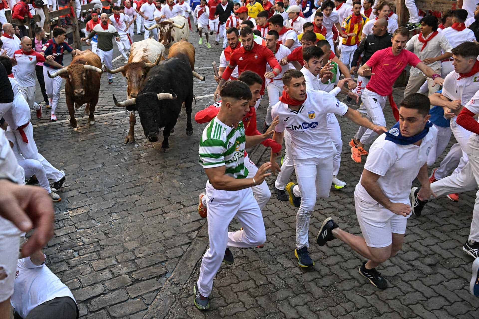 Primer encierro de los Sanfermines en el Día de San Fermín, copatrón de Pamplona, ciudad que celebra los Sanfermines, Fiesta de Interés Turístico Internacional, hasta el próximo 14 de julio.