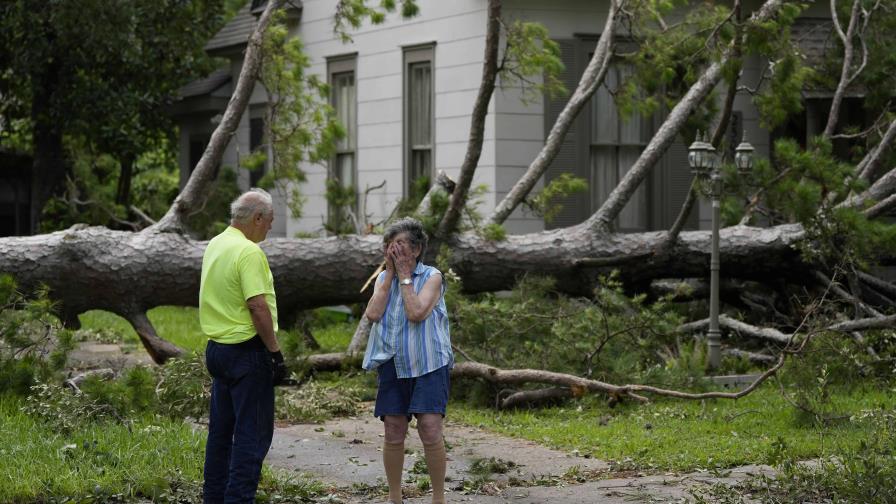 Beryl deja una gran miseria en el área de Houston y amenaza con inundaciones en su camino al norte