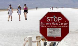 Turistas siguen acudiendo al Valle de la Muerte pese a la letal ola de calor