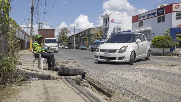 Un problema vial en calle Guarocuya con Juan Ballenilla