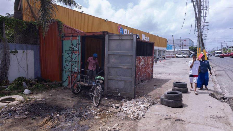 Controversia por furgones para la basura en Santo Domingo Este