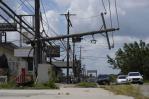 Crece la frustración en medio de un sofocante calor en Houston luego de que Beryl provocara apagones