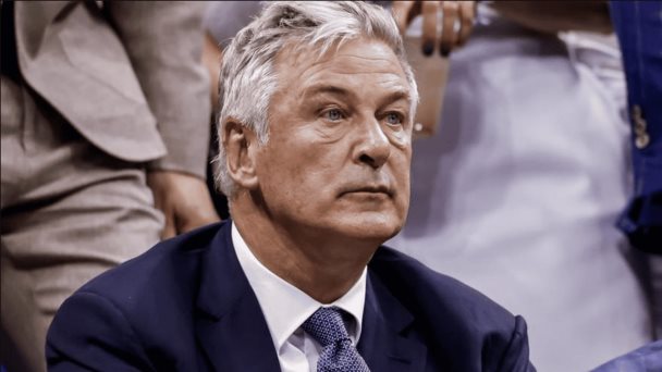 Alec Baldwin va a juicio por homicidio involuntario tras disparo en set de Rust