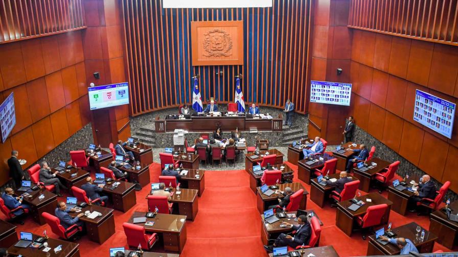 "Lo siento mucho por la esposa de él", senadores critican declaraciones de diputado Cedeño