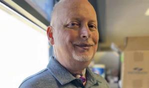 Trasplante de laringe ayuda a paciente de cáncer en EE.UU. a volver a hablar