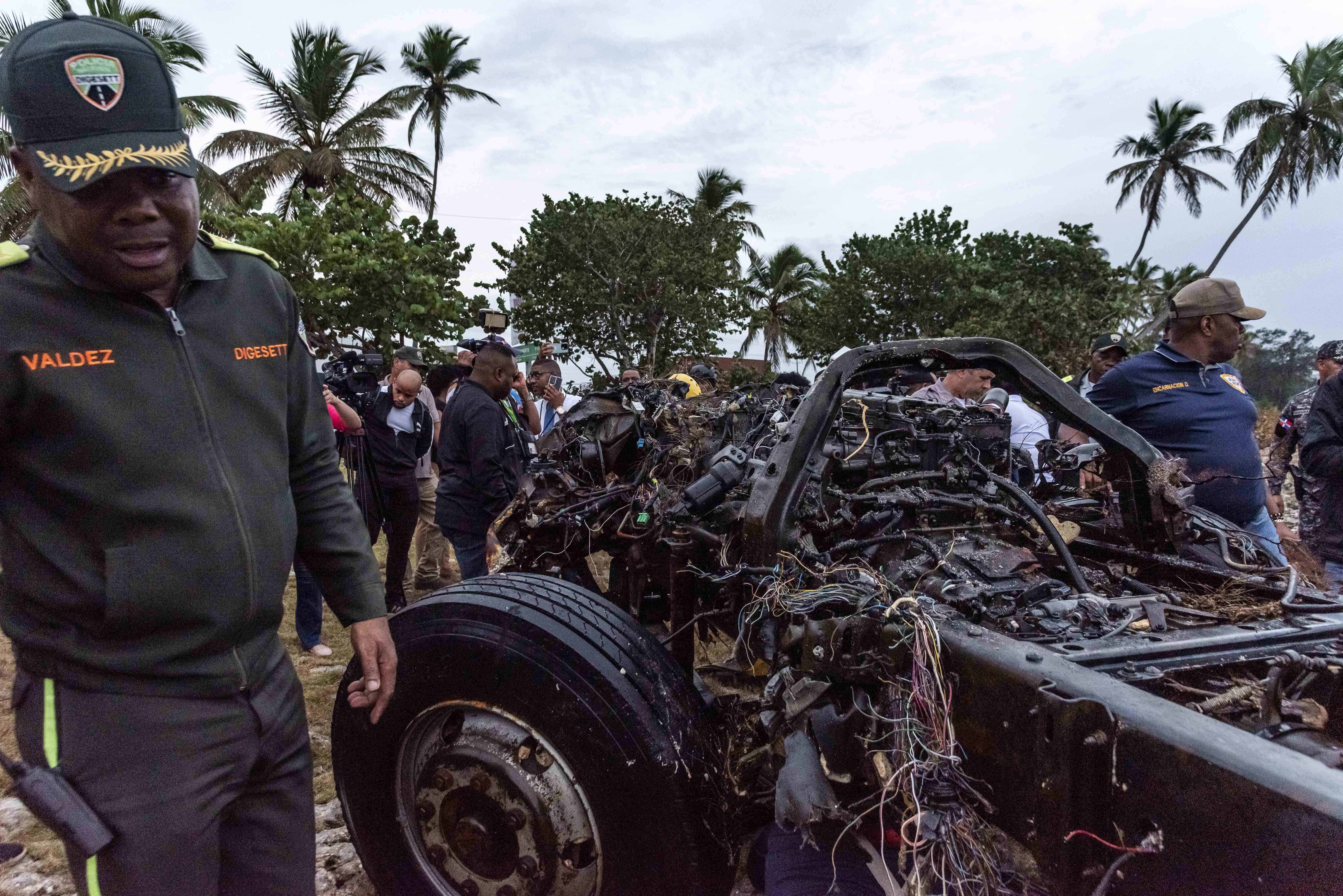 Sacan del mar Caribe chasis del camión que condujo Juan José Valerio, desaparecido desde el 29 de junio. 