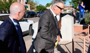 Alec Baldwin violó reglas fundamentales de seguridad en el set, afirma Fiscalía