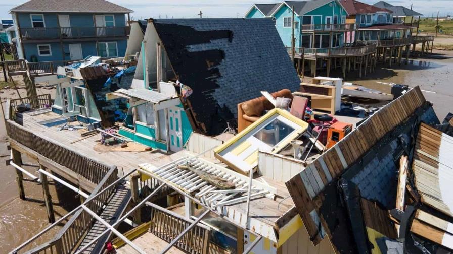 Más de 1.6 millón de hogares en Texas siguen sin luz tres días después del paso de Beryl