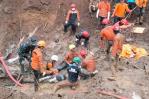 Continúan las labores de búsqueda y rescate tras la avalancha en Indonesia