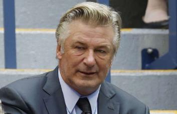 La defensa de Alec Baldwin presenta una llamada al 911 en los alegatos por el caso Rust