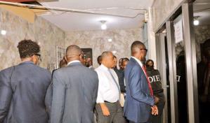 Primer ministro de Haití inspecciona el aeropuerto de Puerto Príncipe