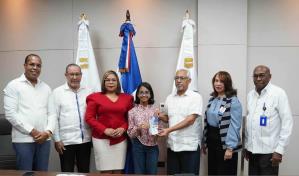 Educación presenta primera Carta Compromiso al Ciudadano para optimizar la calidad de los servicios