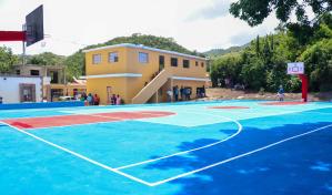 El INEFI entrega remozada cancha en San José de Ocoa