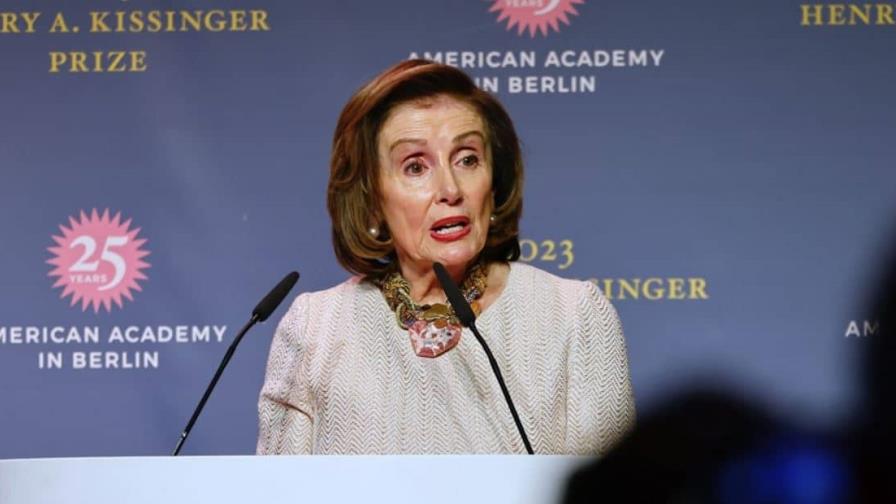 Nancy Pelosi sugiere que Biden debería repensar su candidatura a la reelección