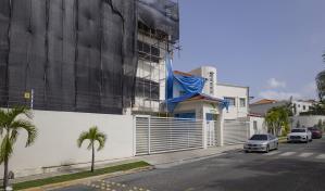 Atienden exigencia de vecinos que rechazan construcción de edificio los fines de semanas