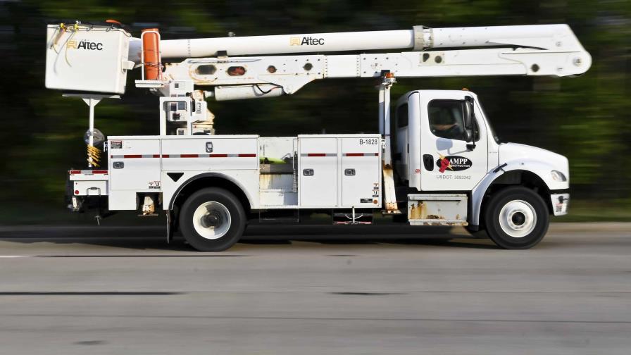 Unos 500,000 clientes en Houston seguirán sin electricidad hasta próxima semana tras paso de Beryl