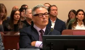 Baldwin violó reglas fundamentales de seguridad, argumenta la fiscalía en su juicio