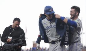 Clement consigue jonrón y 4 remolcadas en triunfo de Azulejos, 10-6 frente a Gigantes