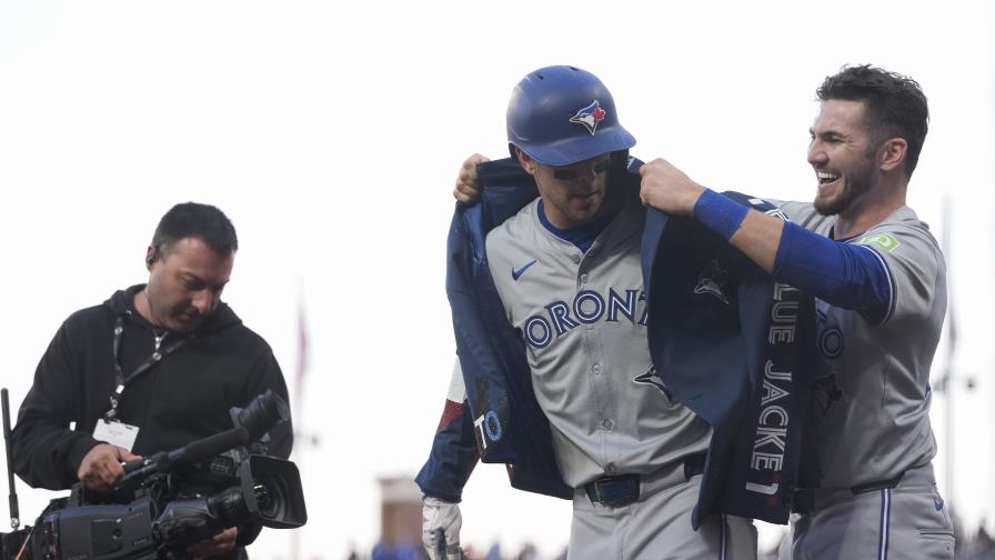 Clement consigue jonrón y 4 remolcadas en triunfo de Azulejos, 10-6 frente a Gigantes