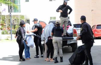 Al menos 20 colombianas rescatadas en operativo contra supuesta red de trata de personas en Santiago