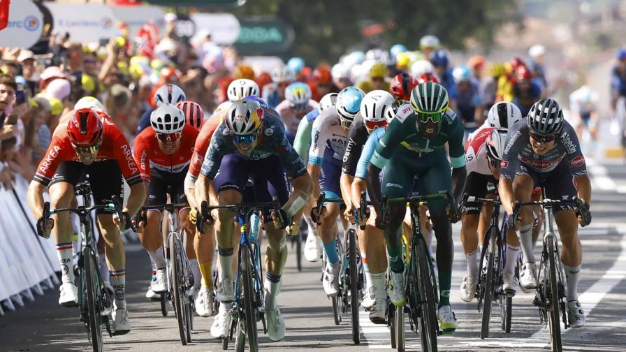 El eritreo Girmay gana al esprint la 12ª etapa del Tour, en que Roglic vuelve a caer El eritreo Girmay gana al esprint la 12ª etapa del Tour, en que Roglic vuelve a caer