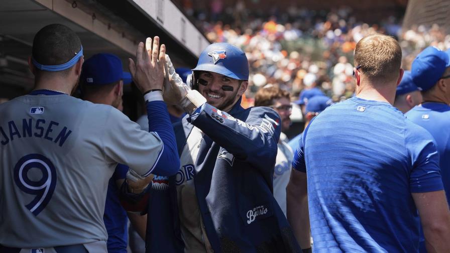 Jansen y Horwitz aportan jonrones a victoria de Azulejos sobre Gigantes