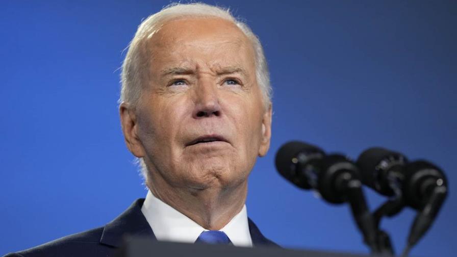 Biden abre ronda de preguntas diciendo Trump al referirse a su vicepresidenta