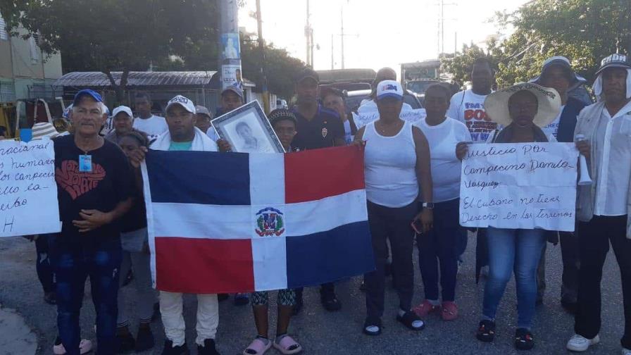 Peregrinos llegan a Santo Domingo desde El Seibo luego de cinco días caminando en reclamo de tierra