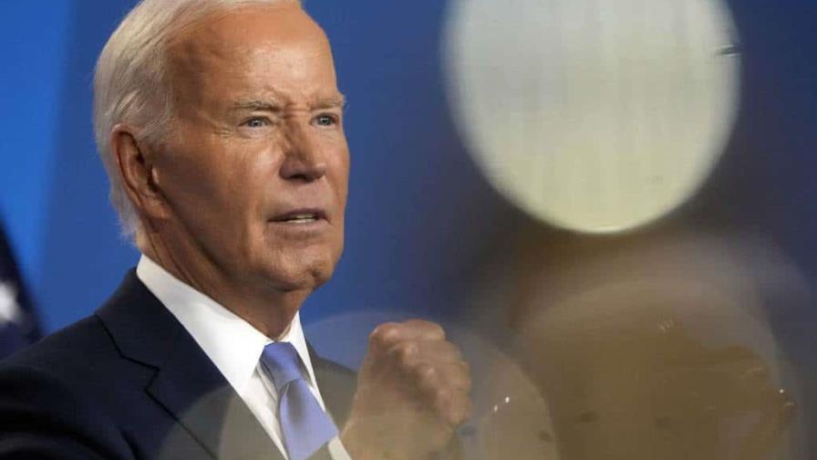 El presidente Biden dice que su desempeño en el debate fue un error estúpido