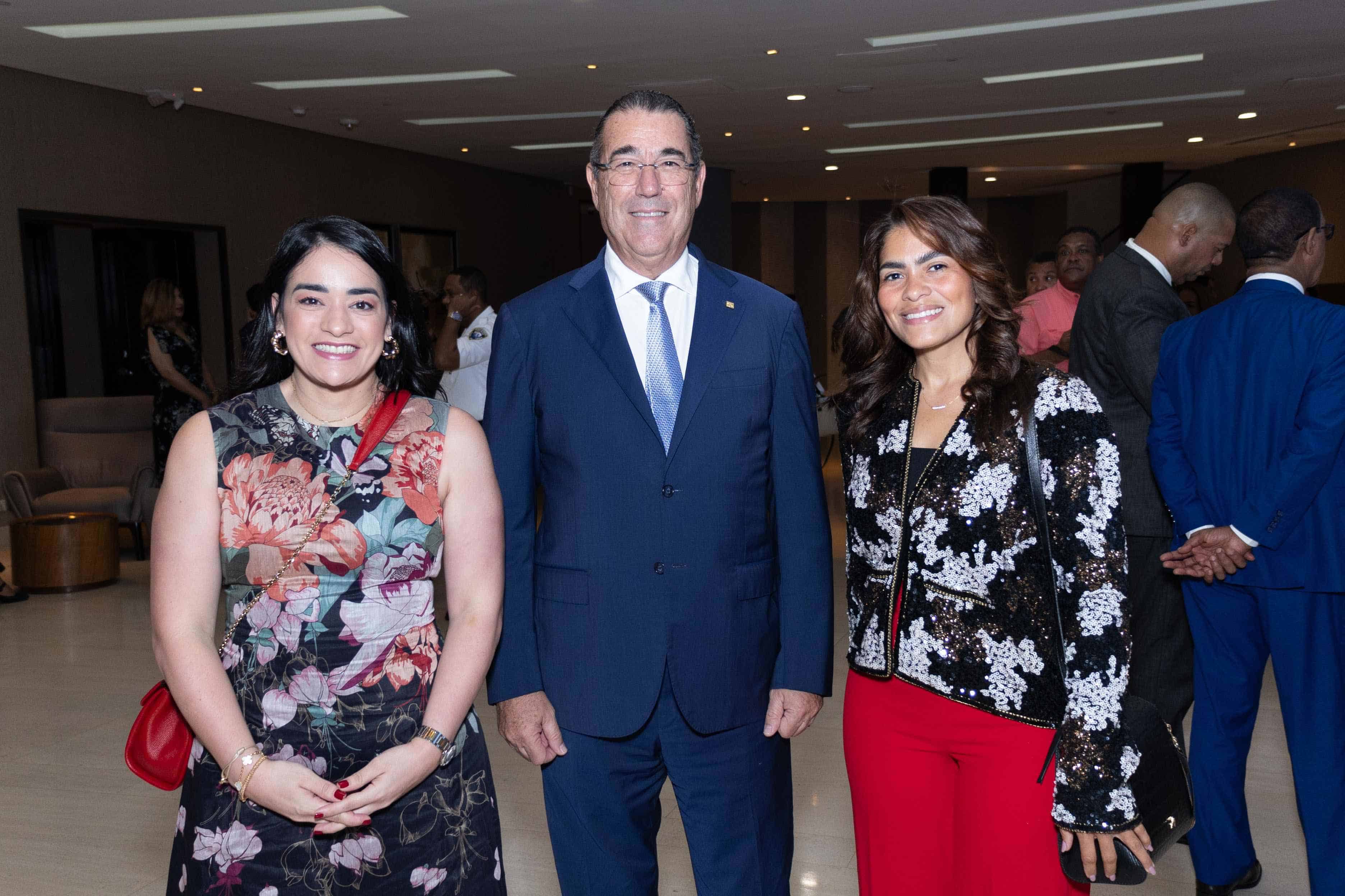 Cesarina Beauchamps, Juan Martín de Oliva y María Isabel Contreras. 