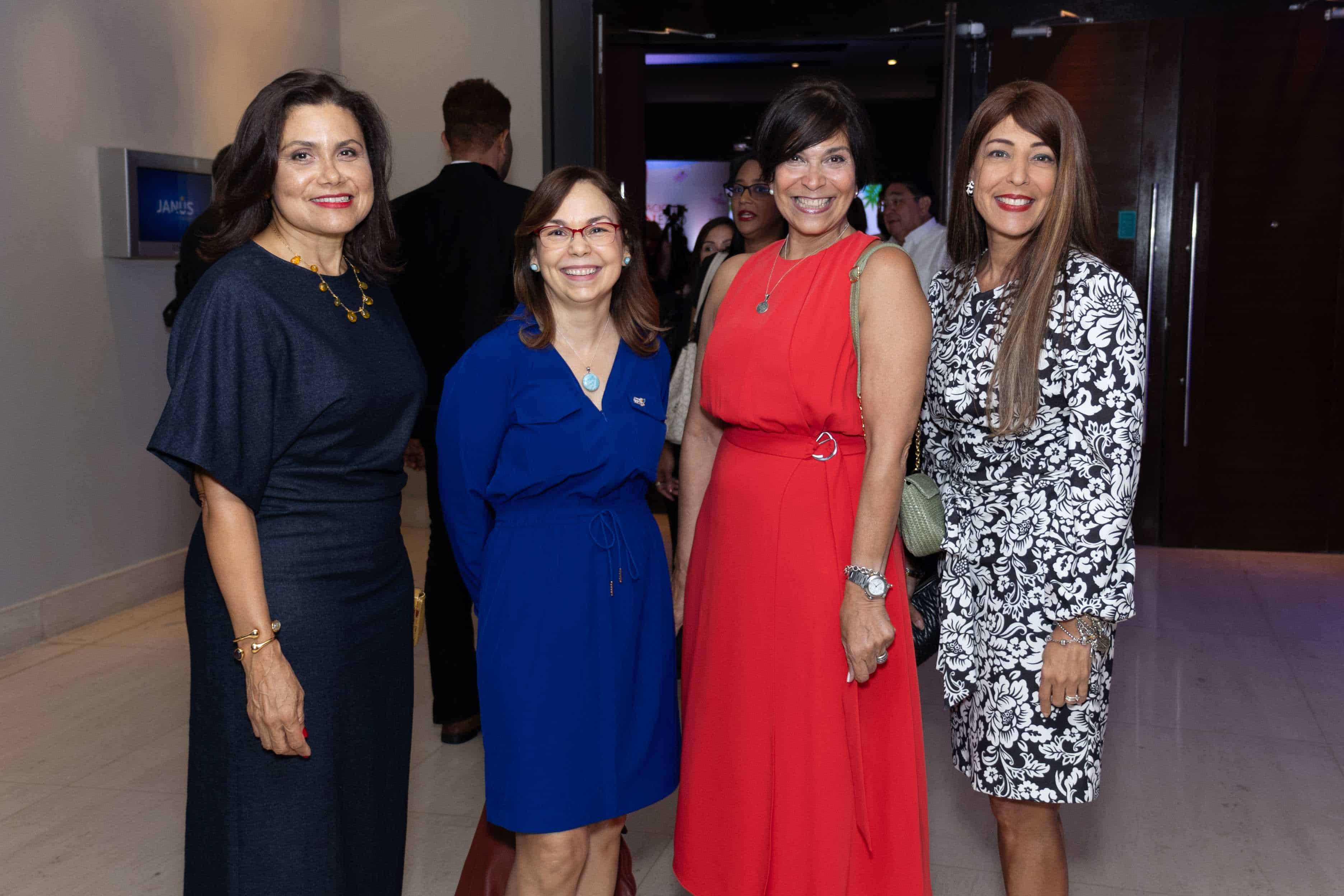 Elis Faña, Fabeth Martínez, Thelma Martínez y Gina Eli.