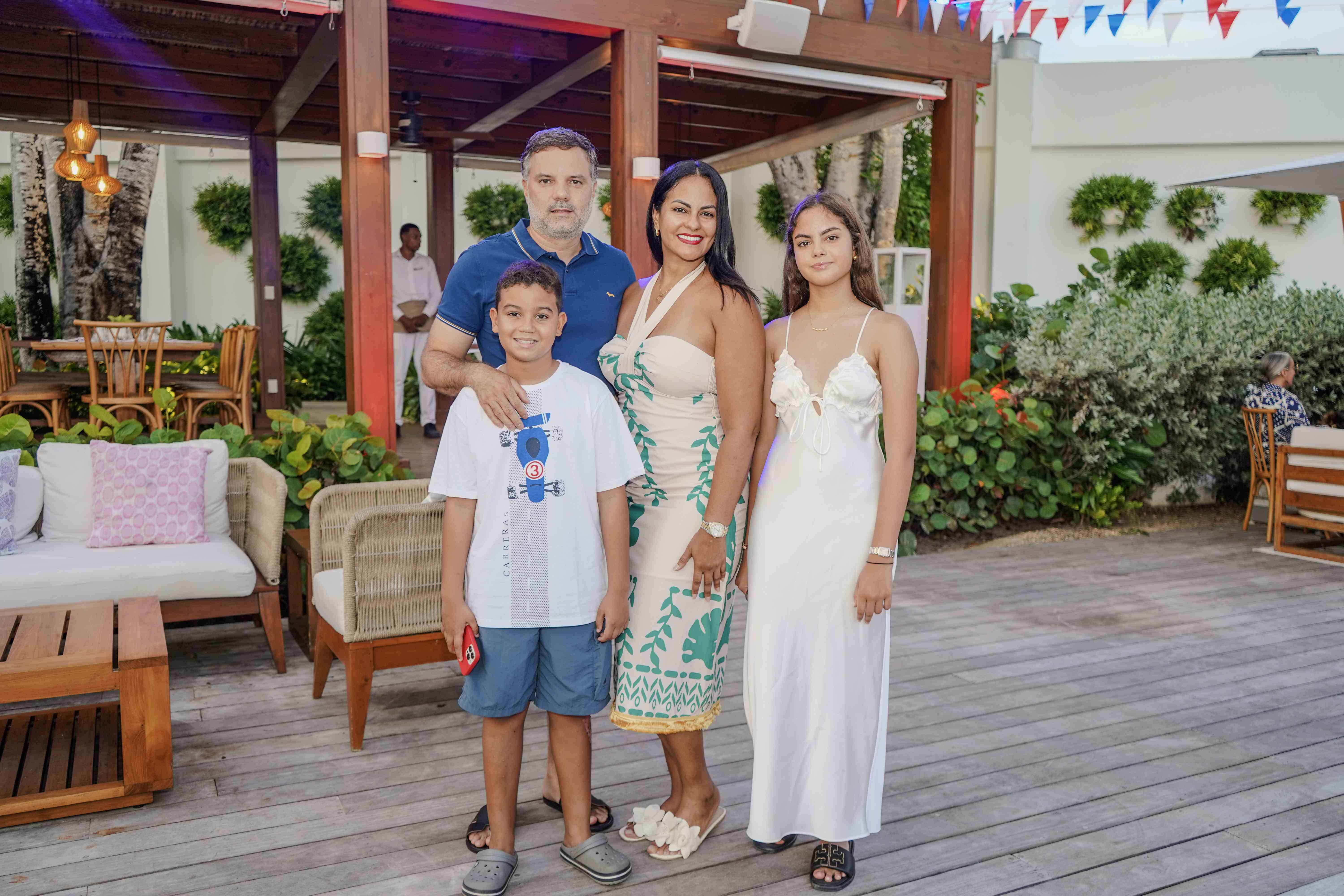 Alvin, Carlos, Rocio y Sarah Aybar.