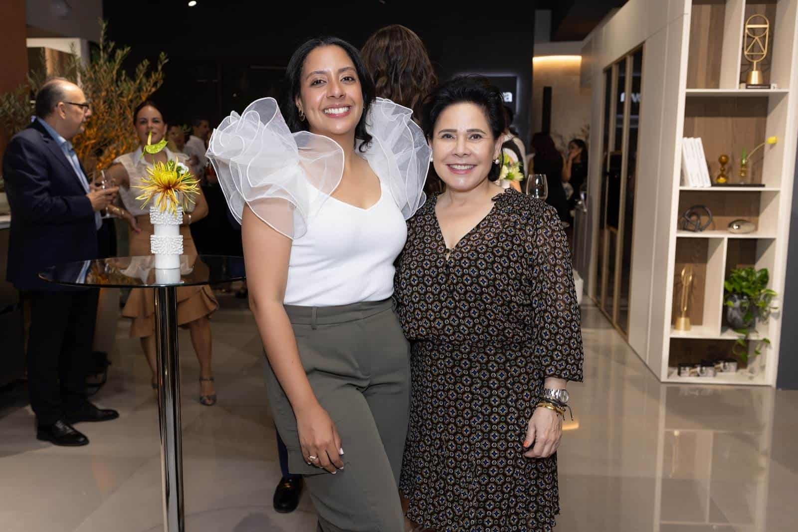 Diala Cornielle y Yvelisse Hahn.