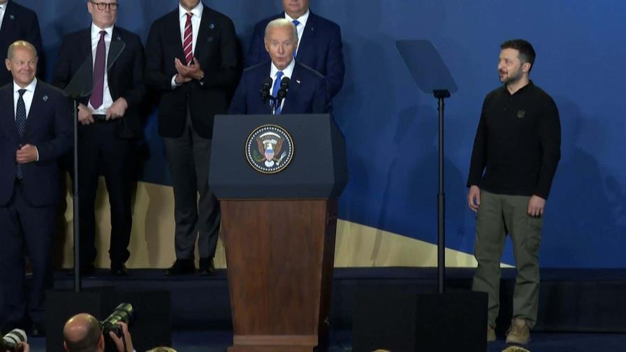 Biden presenta a Zelenski como Putin en ceremonia de la OTAN