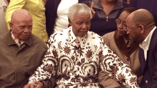 Las camisas de Mandela siguen estando de moda en la política sudafricana
