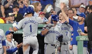 Witt y Mel&eacute;ndez aportan jonrones a triunfo de Reales, 6-1 sobre Medias Rojas