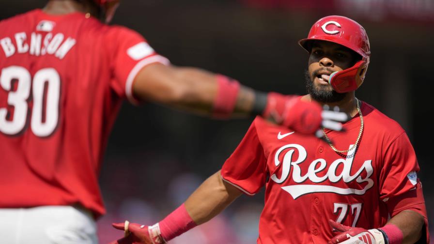 Novato Hinds aporta otros 2 largos jonrones a victoria de Rojos sobre Marlins por 10-6