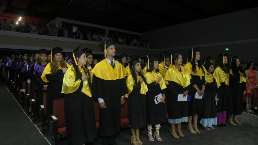 Unibe gradúa 709 nuevos profesionales