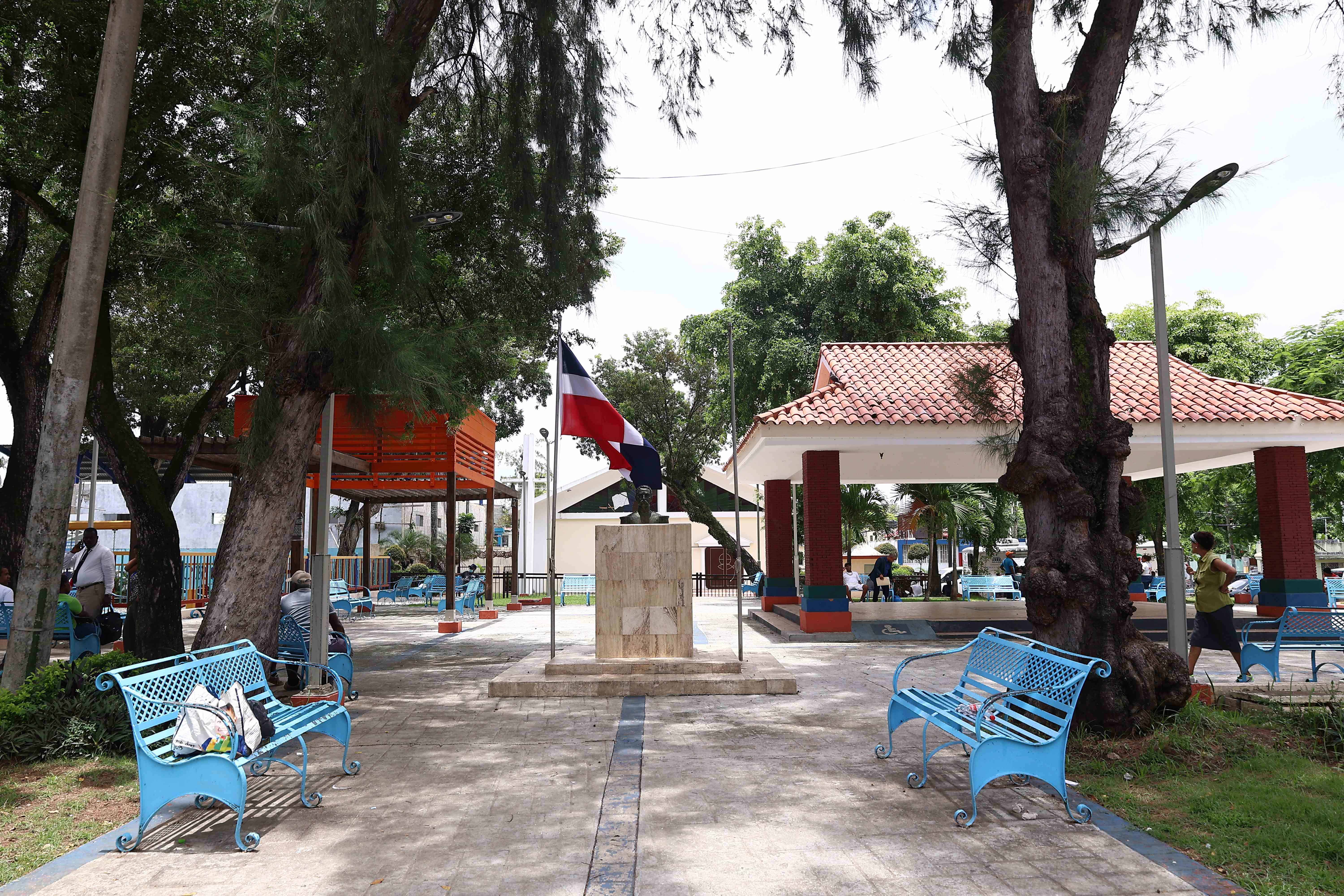 A poca distancia del Parque de Los Congos se sitúa el Parque Central Matías Ramón Mella.