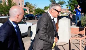 Esto es lo que se vivió en la sala del tribunal cuando se desestimó el caso contra Alec Baldwin