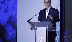 La reforma constitucional le impediría a Abinader reelegirse