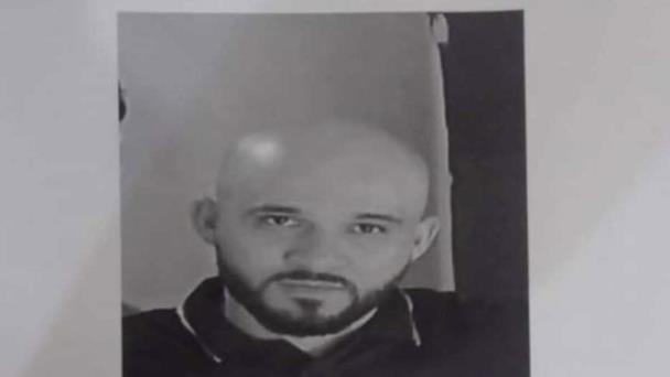 Recluso escapa tras descuido de su custodia en Santiago