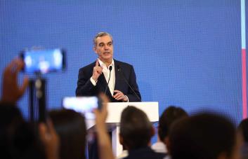 Abinader sobre las becas del Mescyt: “Por primera vez se están dando sin cuña”
